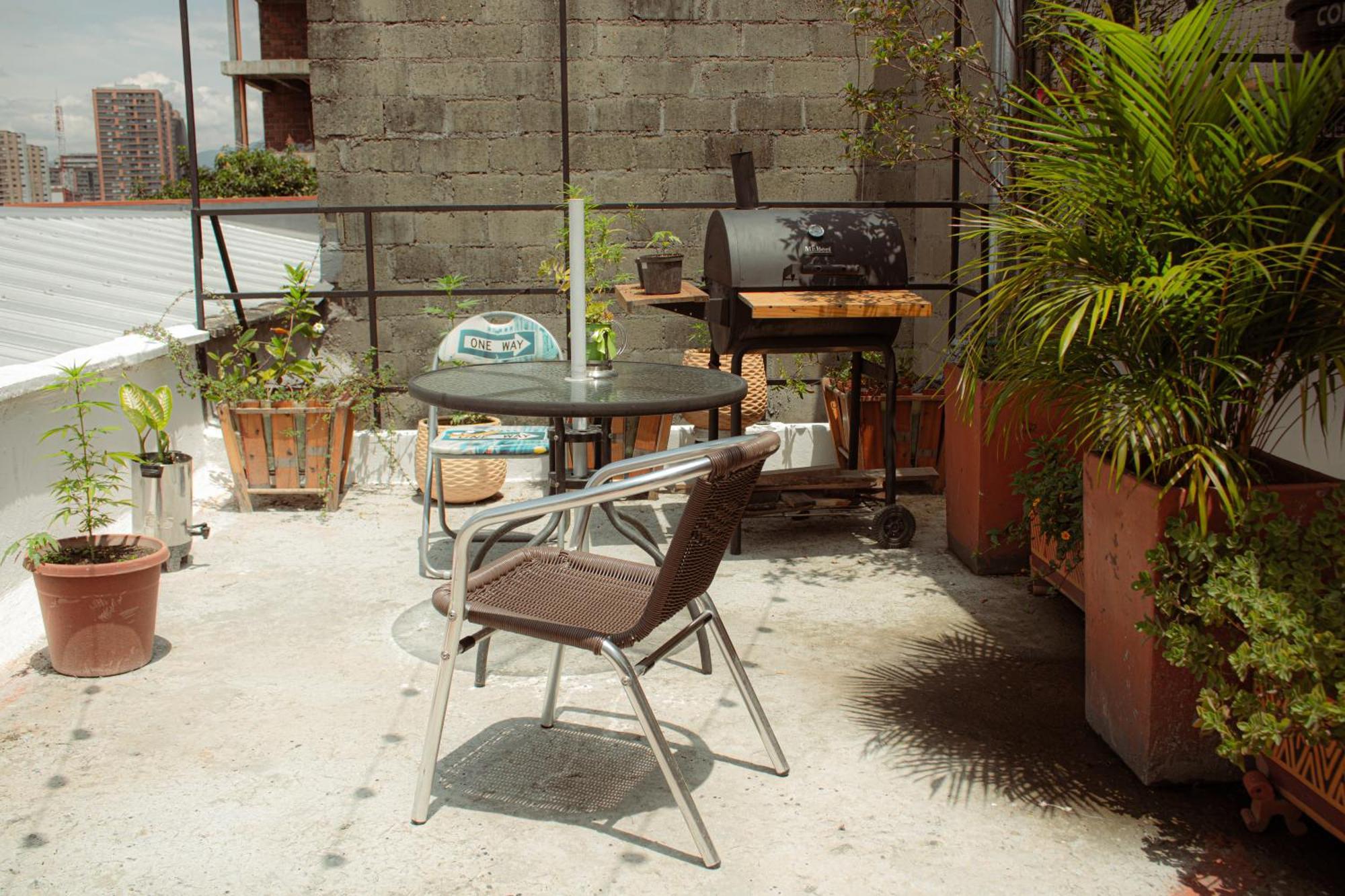 Hostel Adn Algo De Nosotros - Malaika Medellín Zewnętrze zdjęcie